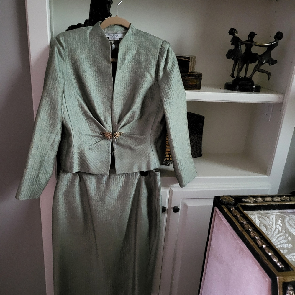 Kay Unger designer suit - Picture 5 of 5